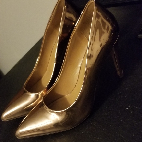 Rosegold Metallic Pumps - Picture 5 of 7
